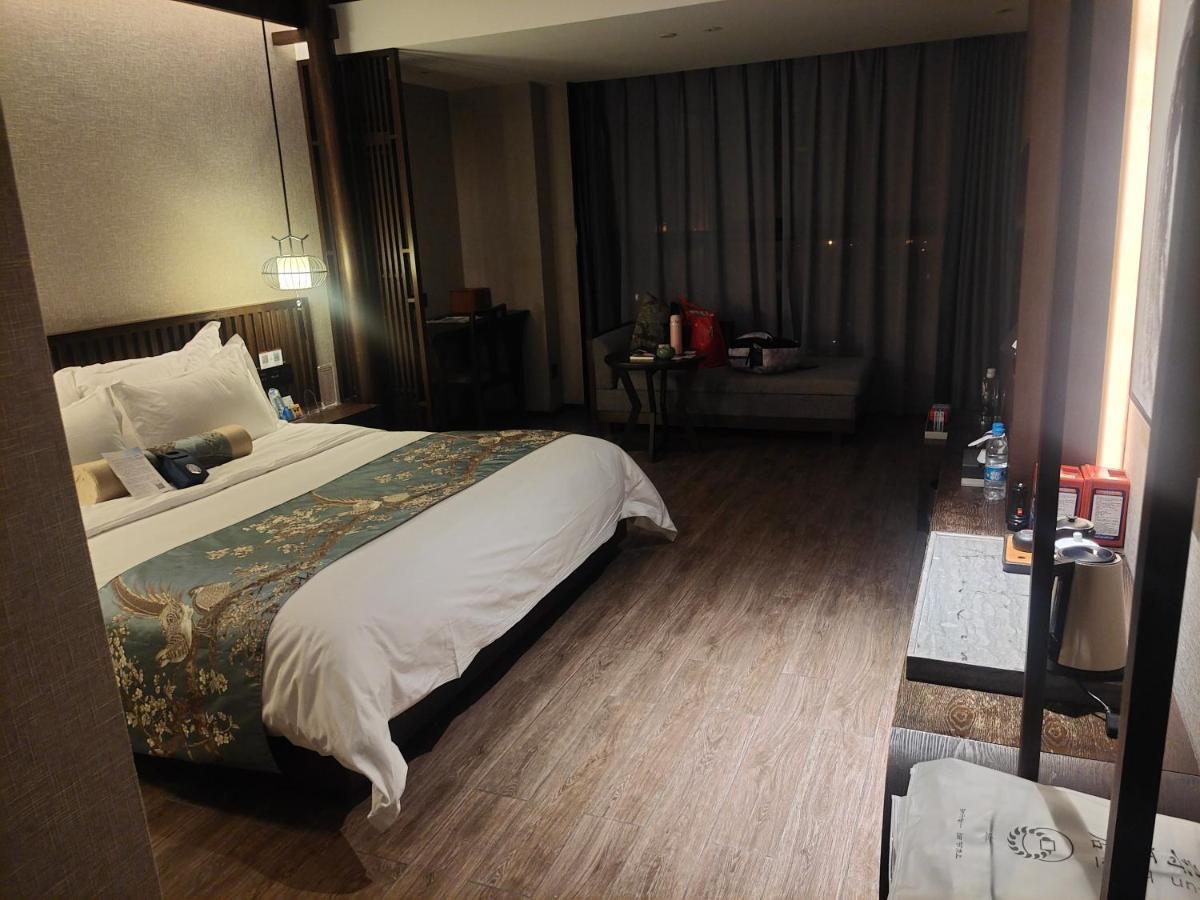 Marbella Express Hotel Manila Exteriör bild